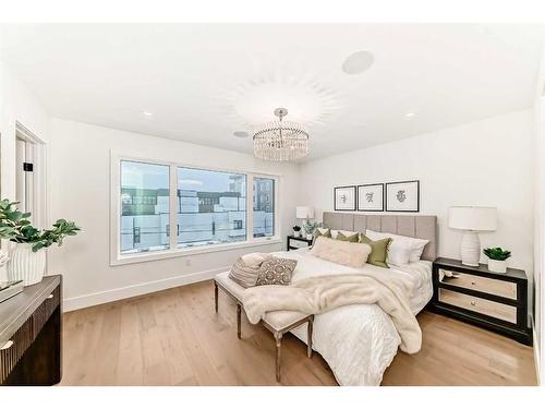 1613 32 Avenue Sw, Calgary, AB - Indoor Photo Showing Bedroom