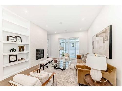 1613 32 Avenue Sw, Calgary, AB - Indoor Photo Showing Living Room With Fireplace