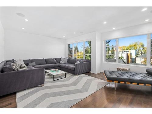 2104 28 Avenue Sw, Calgary, AB - Indoor Photo Showing Living Room