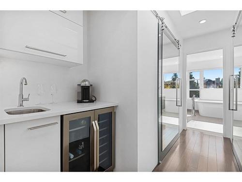 2104 28 Avenue Sw, Calgary, AB - Indoor Photo Showing Kitchen