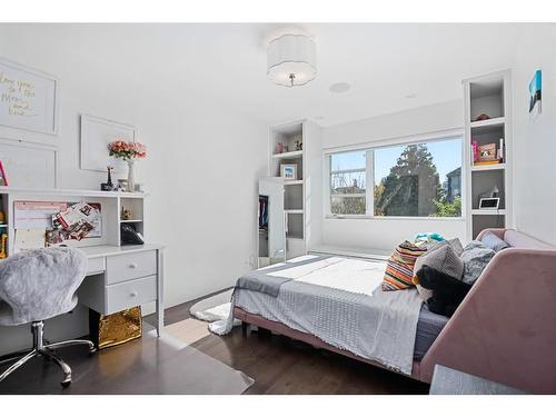 2104 28 Avenue Sw, Calgary, AB - Indoor Photo Showing Bedroom