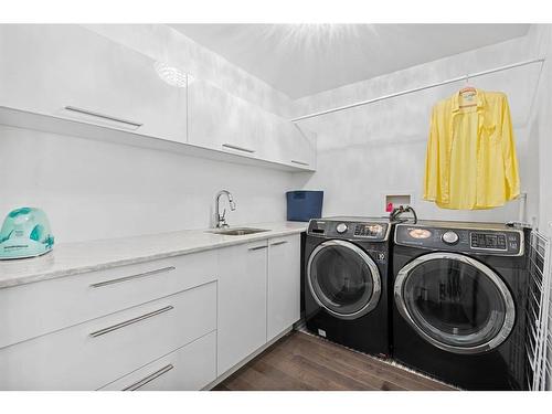 2104 28 Avenue Sw, Calgary, AB - Indoor Photo Showing Laundry Room