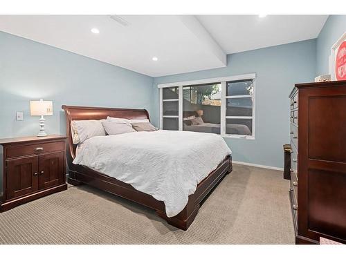 2104 28 Avenue Sw, Calgary, AB - Indoor Photo Showing Bedroom