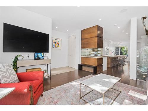 2104 28 Avenue Sw, Calgary, AB - Indoor Photo Showing Living Room