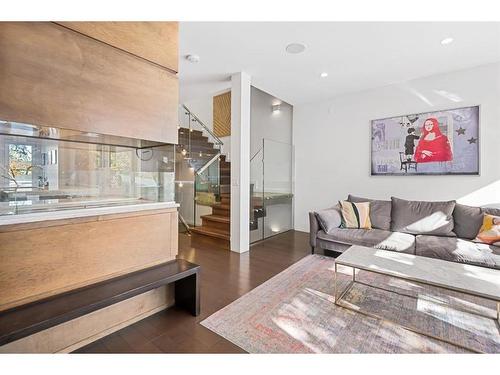 2104 28 Avenue Sw, Calgary, AB - Indoor Photo Showing Living Room