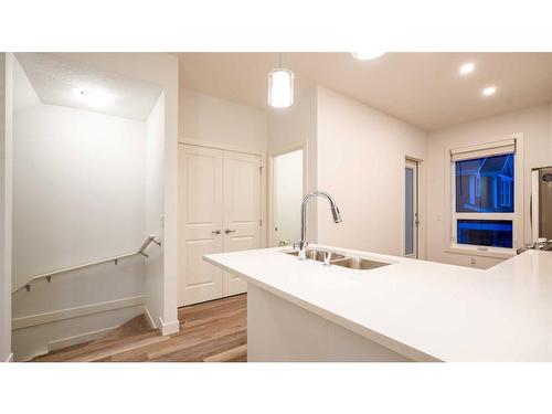 610-15 Evancrest Park Nw, Calgary, AB - Indoor Photo Showing Kitchen With Double Sink