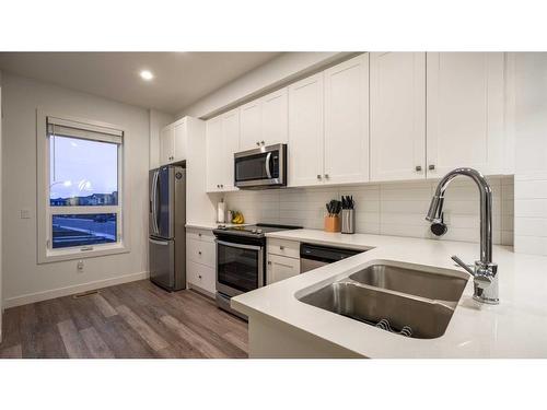 610-15 Evancrest Park Nw, Calgary, AB - Indoor Photo Showing Kitchen With Stainless Steel Kitchen With Double Sink With Upgraded Kitchen