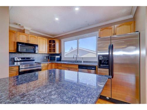 3015 48 Street Ne, Calgary, AB - Indoor Photo Showing Kitchen