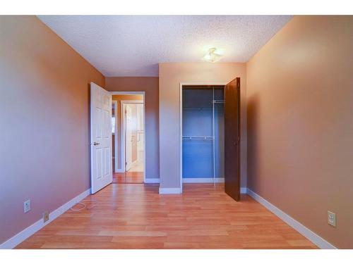 3015 48 Street Ne, Calgary, AB - Indoor Photo Showing Other Room