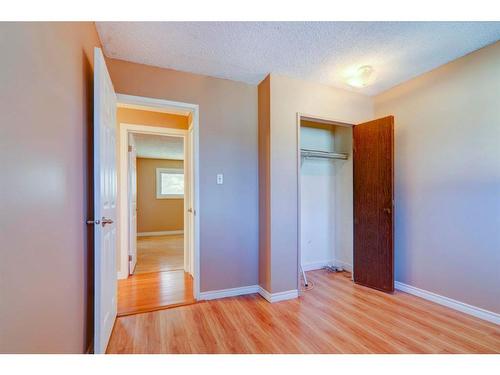 3015 48 Street Ne, Calgary, AB - Indoor Photo Showing Other Room