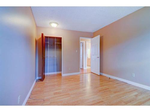 3015 48 Street Ne, Calgary, AB - Indoor Photo Showing Other Room