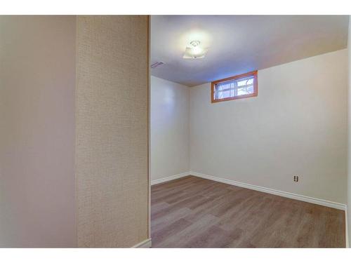 3015 48 Street Ne, Calgary, AB - Indoor Photo Showing Other Room