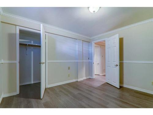 3015 48 Street Ne, Calgary, AB - Indoor Photo Showing Other Room