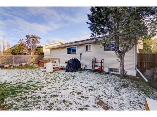 3015 48 Street Ne, Calgary, AB - Outdoor