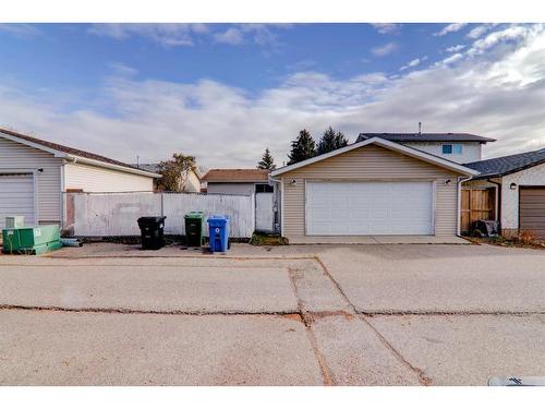 3015 48 Street Ne, Calgary, AB - Outdoor