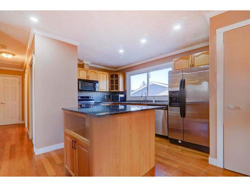 3015 48 Street Ne, Calgary, AB - Indoor Photo Showing Kitchen