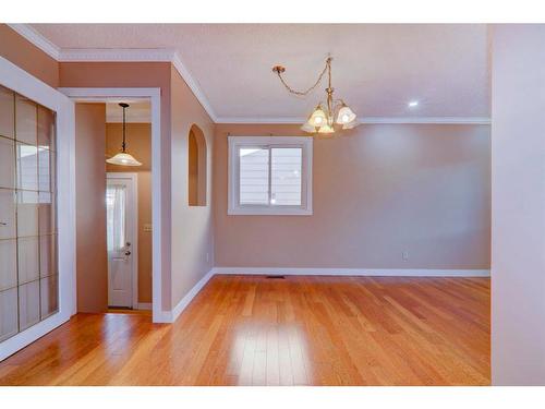 3015 48 Street Ne, Calgary, AB - Indoor Photo Showing Other Room