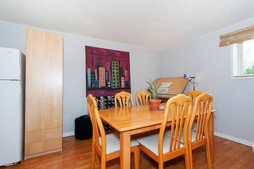 6506 34 Avenue Nw, Calgary, AB - Indoor Photo Showing Dining Room