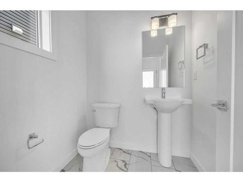 612 Dawson Drive, Chestermere, AB - Indoor Photo Showing Bathroom