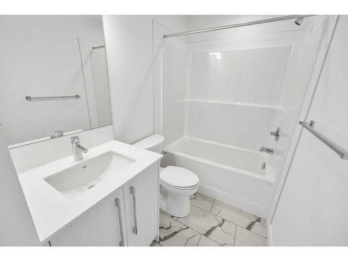 612 Dawson Drive, Chestermere, AB - Indoor Photo Showing Bathroom