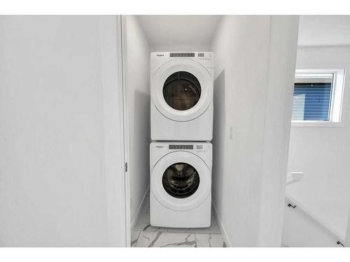 612 Dawson Drive, Chestermere, AB - Indoor Photo Showing Laundry Room