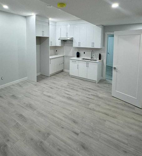 612 Dawson Drive, Chestermere, AB - Indoor Photo Showing Kitchen