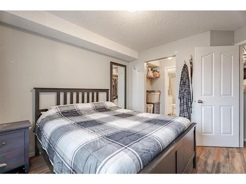 1417-10 Prestwick Bay Se, Calgary, AB - Indoor Photo Showing Bedroom