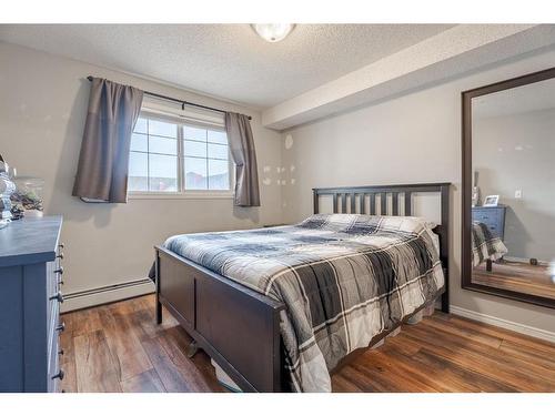 1417-10 Prestwick Bay Se, Calgary, AB - Indoor Photo Showing Bedroom