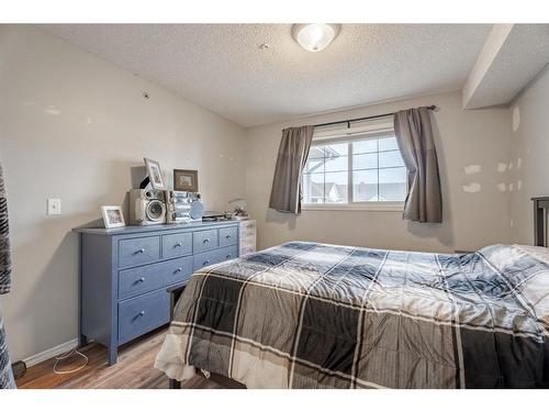 1417-10 Prestwick Bay Se, Calgary, AB - Indoor Photo Showing Bedroom