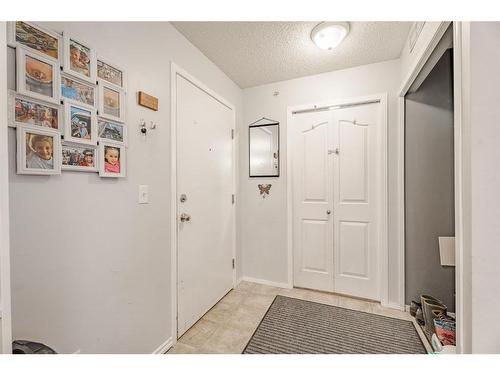 1417-10 Prestwick Bay Se, Calgary, AB - Indoor Photo Showing Other Room