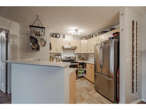 1417-10 Prestwick Bay Se, Calgary, AB - Indoor Photo Showing Kitchen