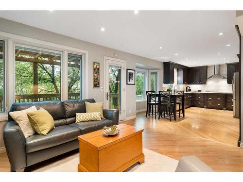 71 Edcath Road Nw, Calgary, AB - Indoor Photo Showing Living Room