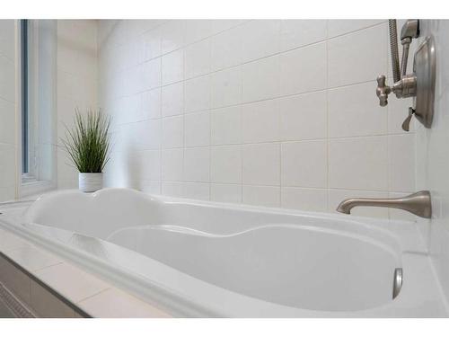 71 Edcath Road Nw, Calgary, AB - Indoor Photo Showing Bathroom