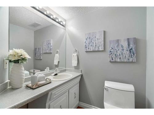 71 Edcath Road Nw, Calgary, AB - Indoor Photo Showing Bathroom