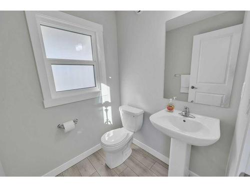 1131 Chinook Winds Circle Sw, Airdrie, AB - Indoor Photo Showing Bathroom