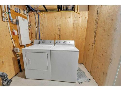 1131 Chinook Winds Circle Sw, Airdrie, AB - Indoor Photo Showing Laundry Room