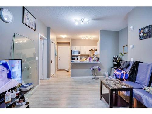 3115-4641 128 Avenue Ne, Calgary, AB - Indoor Photo Showing Other Room