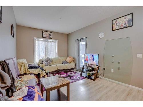 3115-4641 128 Avenue Ne, Calgary, AB - Indoor Photo Showing Living Room