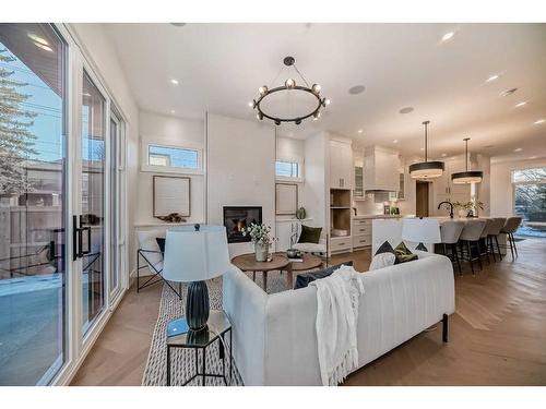 4129 19 Street Sw, Calgary, AB - Indoor Photo Showing Living Room