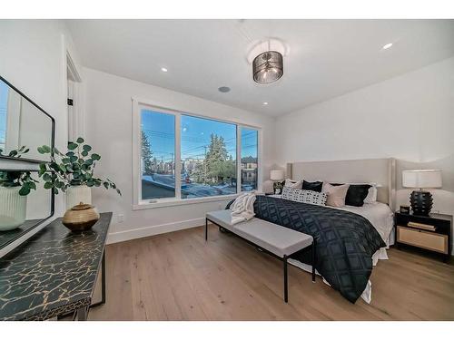 4129 19 Street Sw, Calgary, AB - Indoor Photo Showing Bedroom