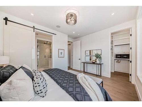 4129 19 Street Sw, Calgary, AB - Indoor Photo Showing Bedroom