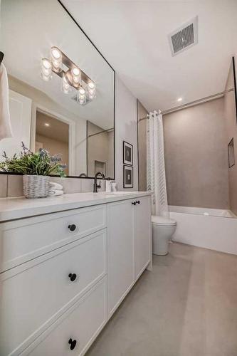 4129 19 Street Sw, Calgary, AB - Indoor Photo Showing Bathroom