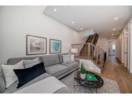 4129 19 Street Sw, Calgary, AB - Indoor Photo Showing Living Room