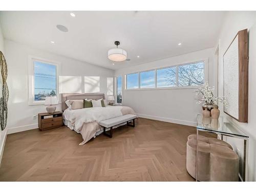 4129 19 Street Sw, Calgary, AB - Indoor Photo Showing Bedroom