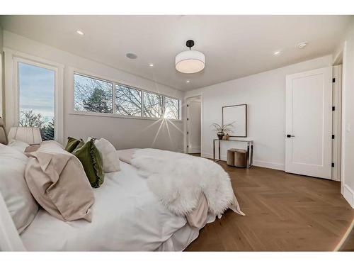 4129 19 Street Sw, Calgary, AB - Indoor Photo Showing Bedroom