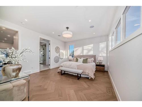 4129 19 Street Sw, Calgary, AB - Indoor Photo Showing Bedroom