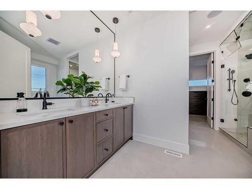 4129 19 Street Sw, Calgary, AB - Indoor Photo Showing Bathroom