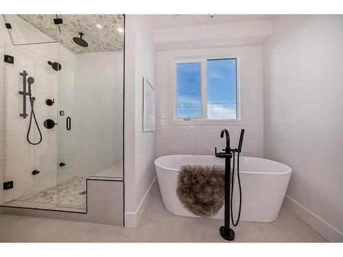 4129 19 Street Sw, Calgary, AB - Indoor Photo Showing Bathroom