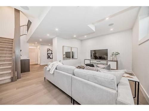 4129 19 Street Sw, Calgary, AB - Indoor Photo Showing Living Room