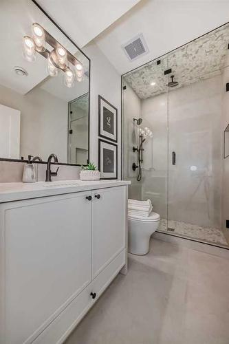 4129 19 Street Sw, Calgary, AB - Indoor Photo Showing Bathroom